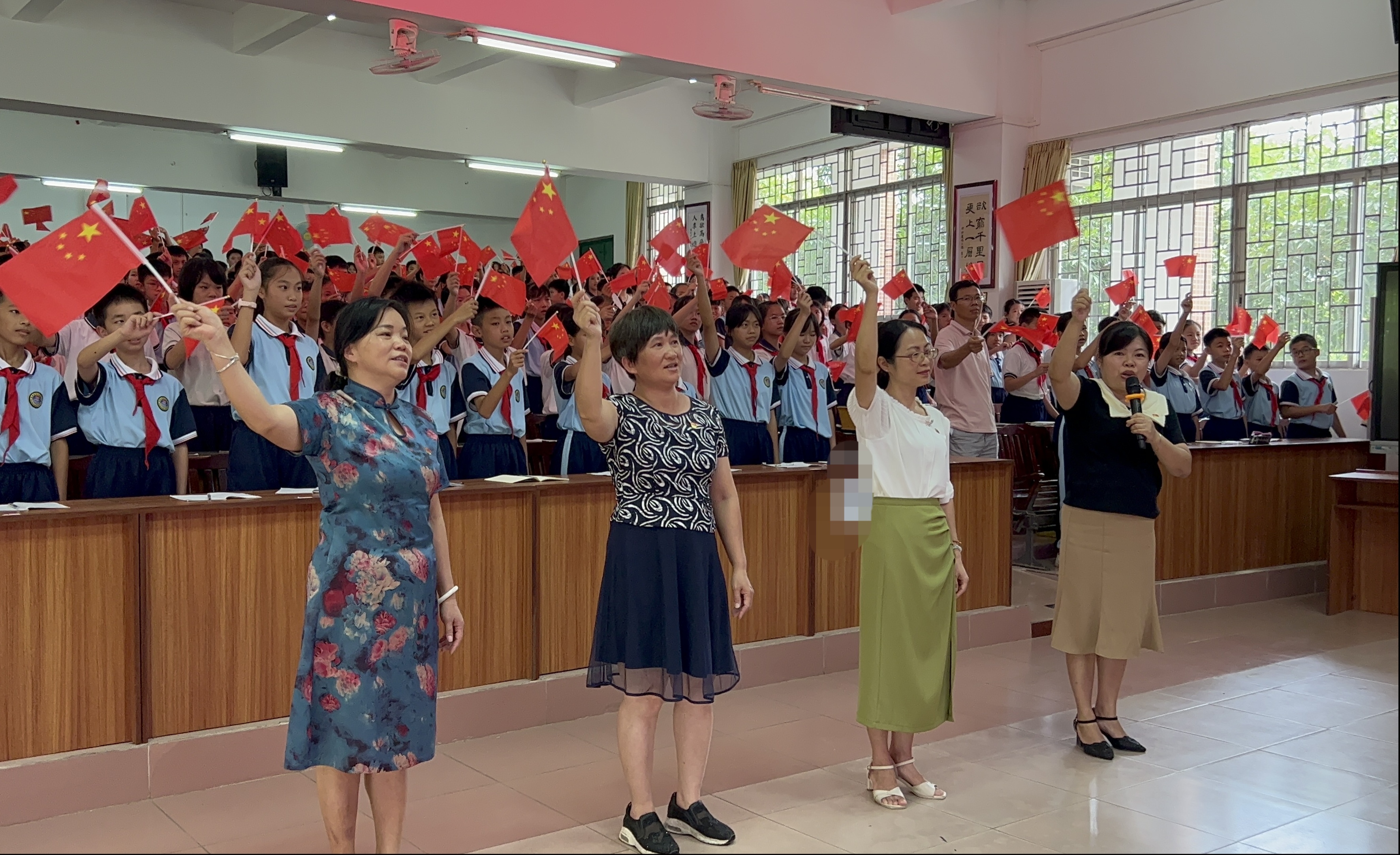 齊唱《唱支山歌給黨聽(tīng)》.jpg